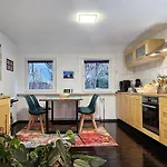 Stadt-ferienwohnung Mit 55 M² Fuer 2 Erw. Personen Und Kind Bis 3 Jahren Appartamento *