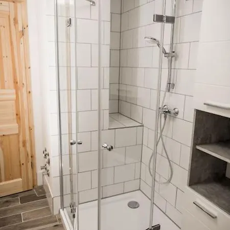 Stadt-ferienwohnung Mit 55 M² Fuer 2 Erw. Personen Und Kind Bis 3 Jahren Apartament