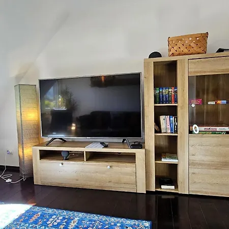 Apartment Stadt-ferienwohnung Mit 55 M² Fuer 2 Erw. Personen Und Kind Bis 3 Jahren *