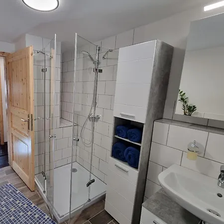 Stadt-ferienwohnung Mit 55 M² Fuer 2 Erw. Personen Und Kind Bis 3 Jahren