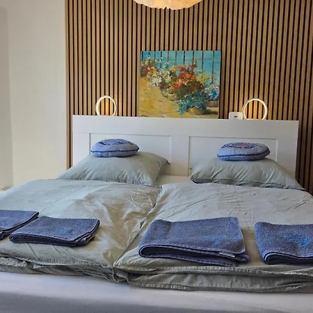 Stadt-ferienwohnung Mit 55 M² Fuer 2 Erw. Personen Und Kind Bis 3 Jahren