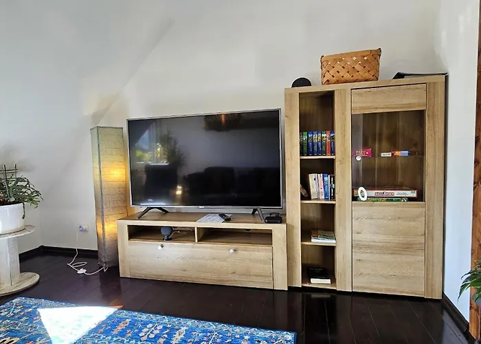 Apartment Stadt-ferienwohnung Mit 55 M² Fuer 2 Erw. Personen Und Kind Bis 3 Jahren *